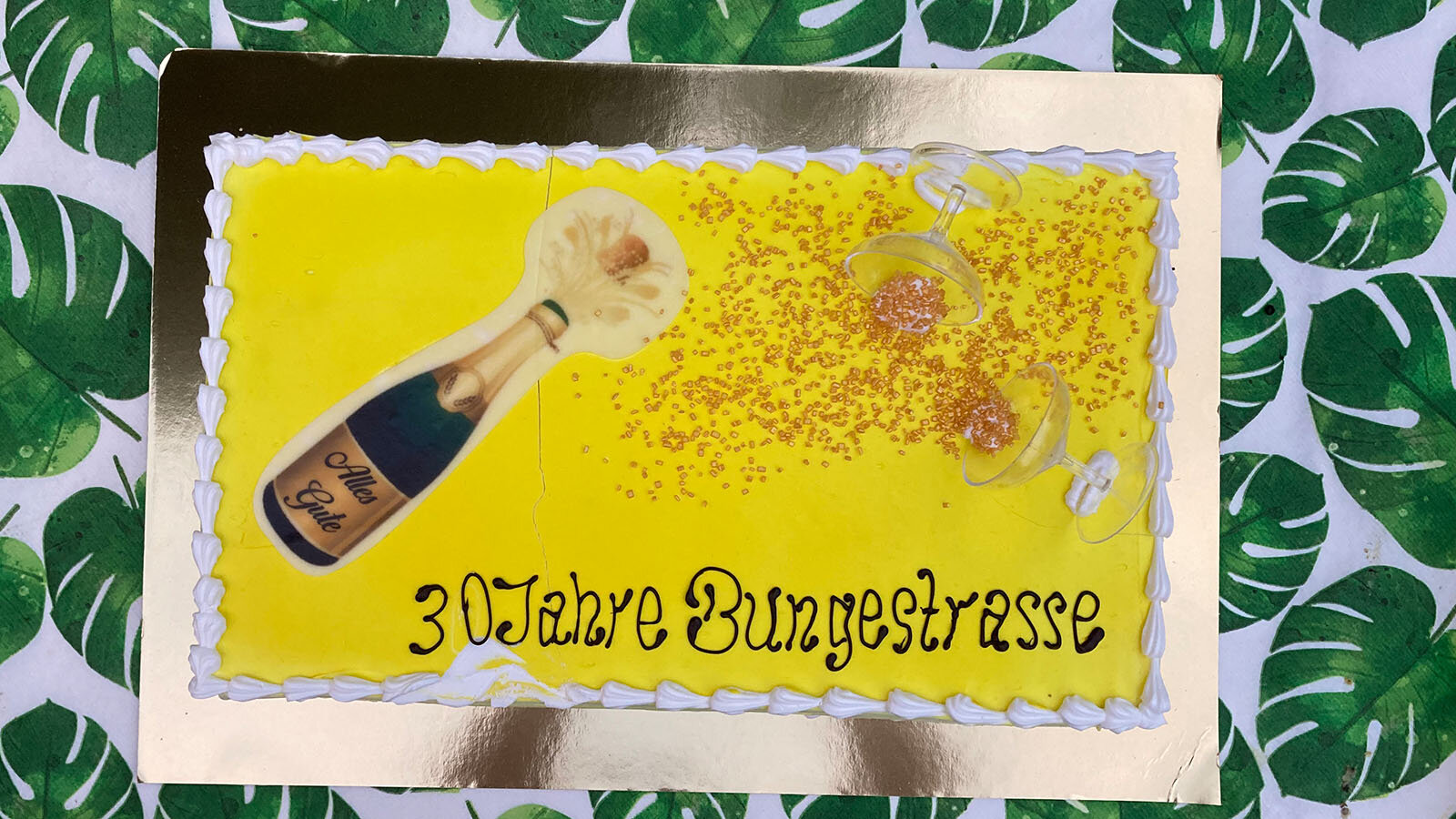 30_Jahre_Bungestrasse_Torte